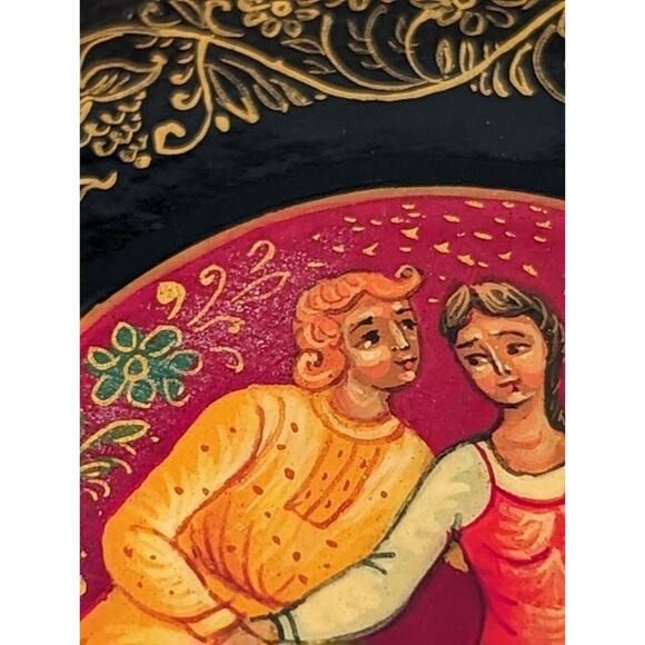 Vtge Russian Folk Art Hand Painted Lovers Lacquer Pin Brooch Signed Artist - Picture 6 of 8